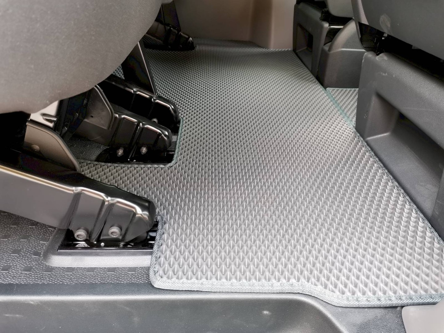 EVA автоковрики для Volkswagen T6 Caravelle 2015-2020 длинная база (одна сдвижная дверь) — IMG_20200619_170408 resized